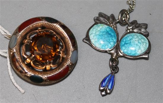 An Edwardian Art Nouveau silver and enamel pendant necklace and a gold and Scottish hardstone brooch.
